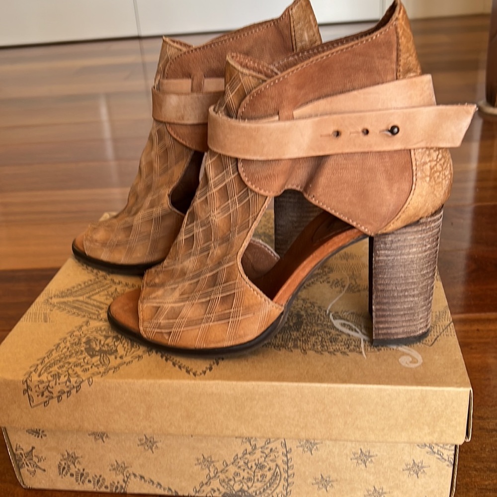 Free people sandals, NWOT